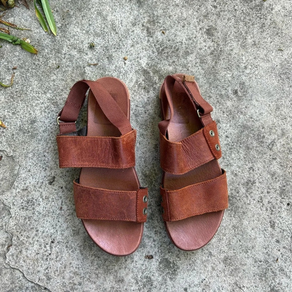 Sorel Torpeda Sandal, size 9 - Picture 3 of 10